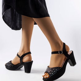 Juodos spalvos stiletto sandalai Beltane