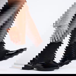 Juodi moteriški suvarstomi batai