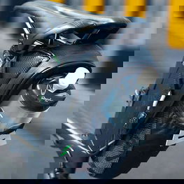 neperšlampamas dviračių krepšys su tvirtinimu prie balnelio 1,5 l - juodas