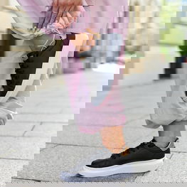 Juodi sportbačiai ant grubaus pado iš Ivalu