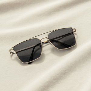 Akiniai nuo saulės moterims - juodos/auksinės