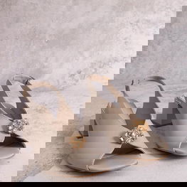 smėlio spalvos odinės basutės