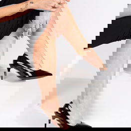 Lakuotos klasikinės juodos moteriškos aukštakulnės