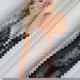 jausmingas ir elegantiškas naktinių rūbų rinkinys