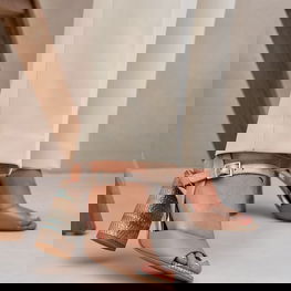 Elegantiškos odinės basutės su kulnu tamsiai smėlinės Laura Messi