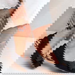 Elegantiški moteriški zomšiniai balerinos bateliai su kaspinu Laura Messi juodi