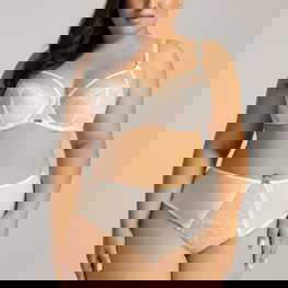 Nėriniuotos ecru spalvos kelnaitės moterims