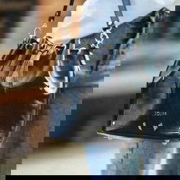 Natūralios odos moteriškas pasiuntinių krepšys Nea juodas