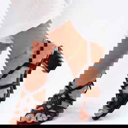 Juodos elegantiškos aukštakulnės basutės moterims