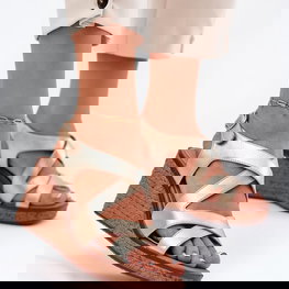 Auksinės elegantiškos platforminės basutės moterims