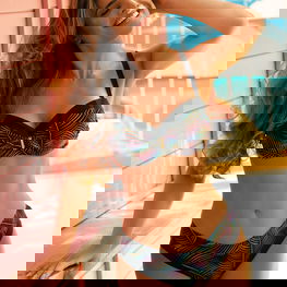 Maudymosi kostiumėlis dviejų dalių vasarai