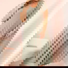 Dydžio moteriška chaki suknelė trumpomis rankovėmis iš lengvos viskozės su raukiniais