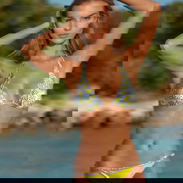 Dvipusis geltonas bikini maudymosi kostiumėlis su gėlių raštu Ewlon