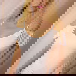 Moteriška balta palaidinė su petnešėlėmis ir raukiniais Mirale