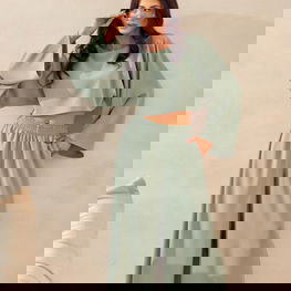 Trumpa laisvo kirpimo žalsva palaidinė su platėjančiomis rankovėmis Roco Fashion