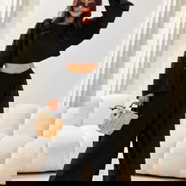 Palaidinė juoda trumpinta su platėjančiomis rankovėmis Roco Fashion