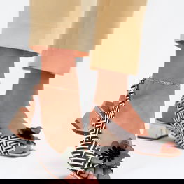 Odinės juodai baltos basutės su gėlės dekoru ir aukštakulniu Laura Messi