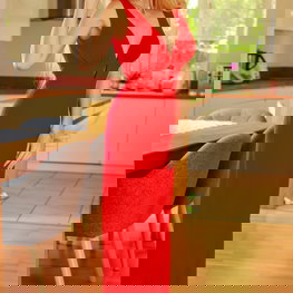 Ilgo kirpimo suknelė be rankovių raudona su V formos iškirpte Mirale