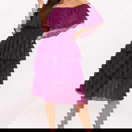 Kokteilinė violetinė klostuota suknelė su apnuogintais pečiais Och Bella