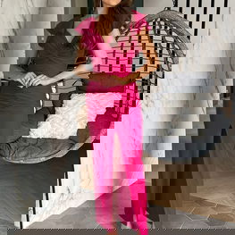 Ilga fuksijų spalvos suknelė su skeltuku vakarui FLORENCE