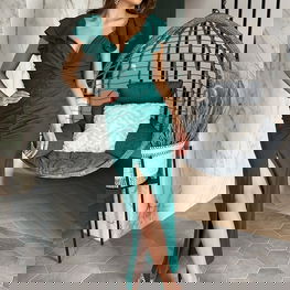 Vakarinė suknelė žalia su raukiniais ir skeltuku FLORENCE