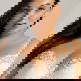 Liemenėlė šviesiai rožinė pusiau kietinta su nėriniais kasdienai Ava