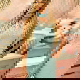 Vakarinė suknelė šviesiai mėlyna su plunksnomis Jersa