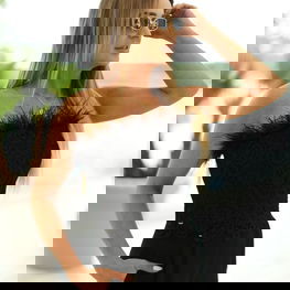 Korsetinis topas juodas su nėriniais ir plunksnomis vakarui Jersa