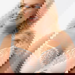 Liemenėlė dramblio kaulo spalvos su nėriniais didesnių dydžių Gorsenia