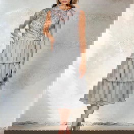 Midi suknelė pilka su tiuliu ir nėriniais šventėms DLR180