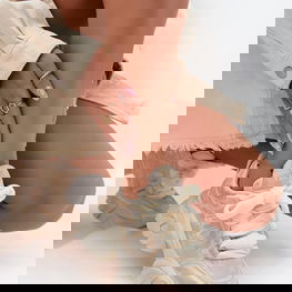 Aukso spalvos moteriški odiniai sportbačiai GOE