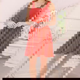 Raudona moteriška naktinukė be rankovių Kalimo