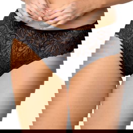 Juodos moteriškos nėriniuotos kelnaitės Mat