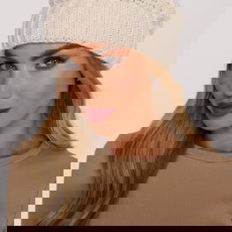 balta megzta kepurė Moe