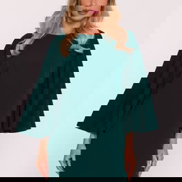 Suknelė tamsiai žalia su platėjančiomis rankovėmis