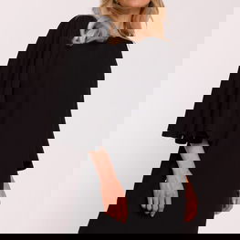 Suknelė juoda su platėjančiomis rankovėmis