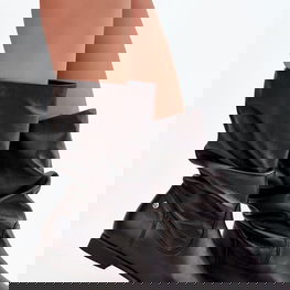 Aulinukai juodos odos Maciejka – elegancijai ir komfortui vėsiomis dienomis.