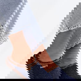 Šlepetės siuvinėtos Inblu – jaukumui ir stiliui namuose.