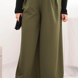 Kelnės plačiomis klešnėmis su diržu Plus Size – patogumui ir laisvei judėti kasdien.