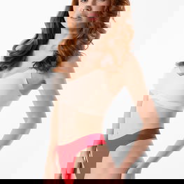 Kelnaitės aukštu liemeniu Scarlet – elegancijai ir patogumui kiekvieną dieną.