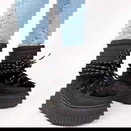 Sniego batai juodi su platforma ir kailiu Lydia – šilumai ir stabilumui žiemos dienomis.