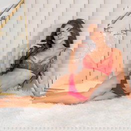 Liemenėlė raudona 118 – subtiliam prisilietimui ir pasitikėjimui kasdien.