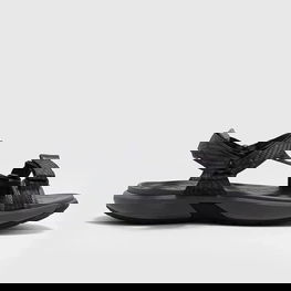 Sportiniai sandalai tamsiai pilki 4F – aktyviam laisvalaikiui ir patogumui.