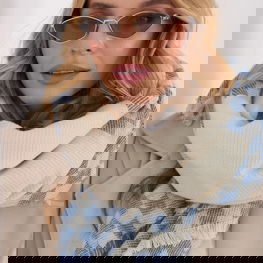 Moteriškas šalis AT