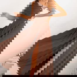 Ilga vakarinė suknelė su asimetrinėmis petnešėlėmis – elegantiškam įvaizdžiui</p><h2>Ilga ruda vakarinė suknelė With You su dekoratyvia nugaros detale