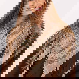 Skarelė su kutais ir raštuotu dizainu