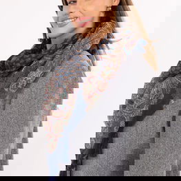 Skarelė su kutais ir ornamentų raštu AT