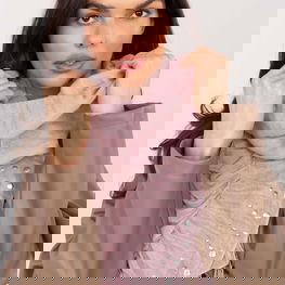 Skarelė su dekoratyviniais akmenukais AT