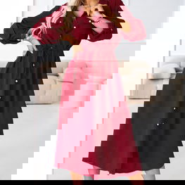 Suknelė ilgomis rankovėmis su sagomis ir juosmens raišteliu Numoco