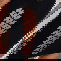 Moteriška permatoma suknelė su iškirpimais juoda